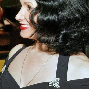 Meet your Posher, Elaine